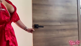 Fedex Delivery Woman Seduced And Made Love By Mixed-Race Pair In Hd