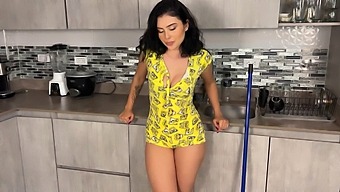 Atrapa: The Kitchen Drawer Pov Experience With A Tattooed Babe